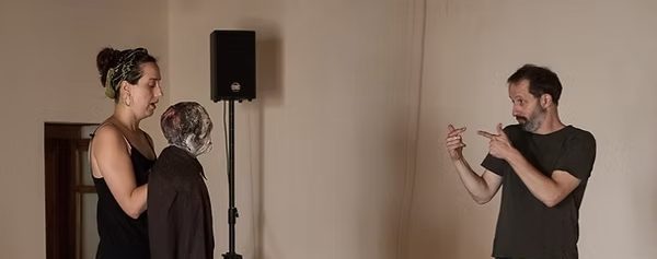 Manipulation de marionnettes portées, de table et muppets